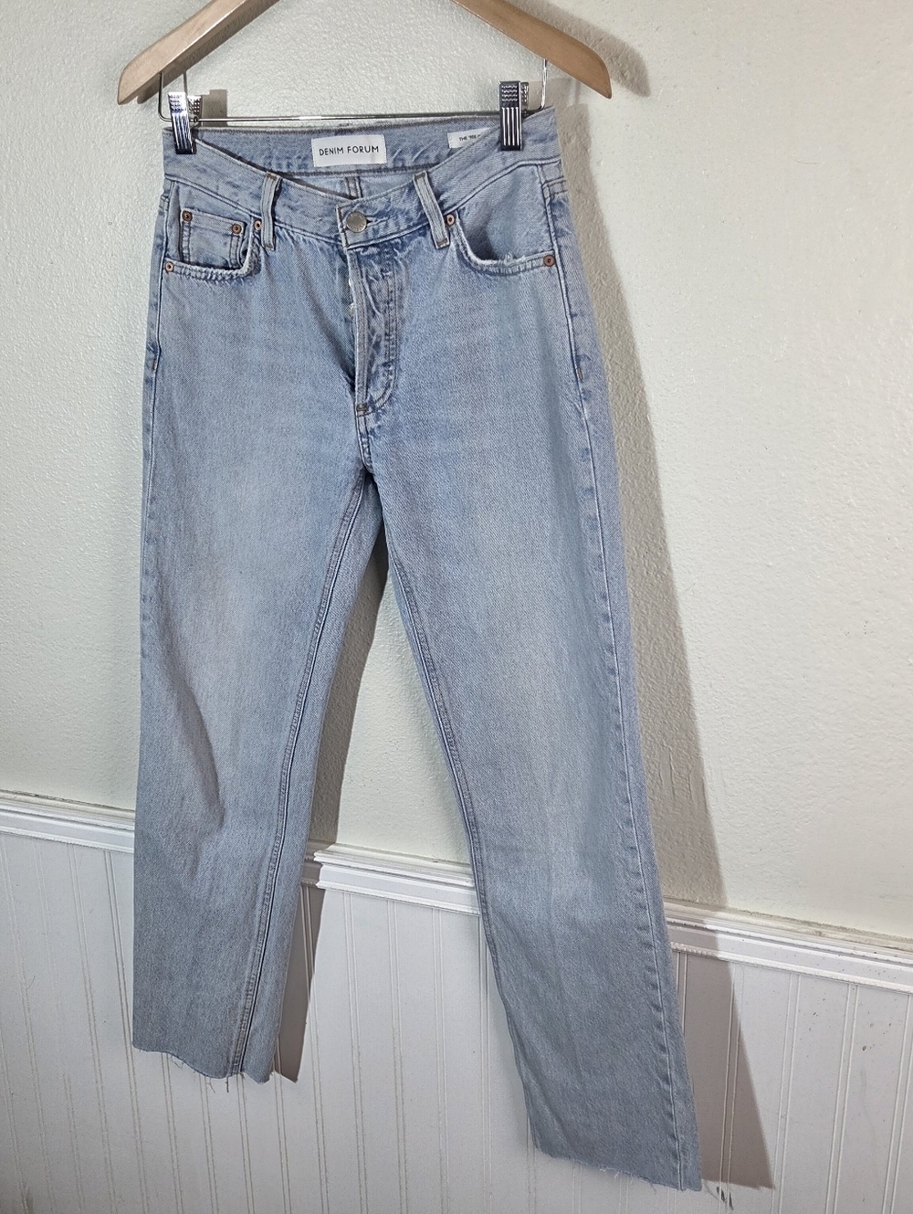 Denim Forum The 90s Joni Lo-Rise Loose Jeans Womens 24 Light Wash Button Fly Raw - Picture 2 of 13